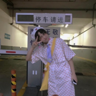 俄乌战场惊现持枪机器人